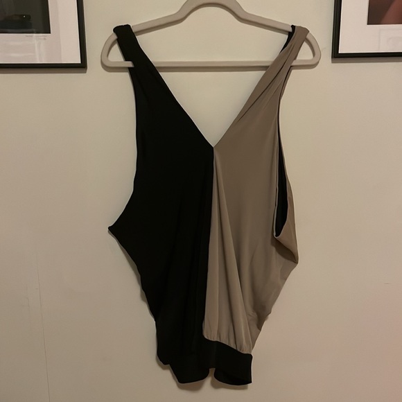 Lane Bryant 18/20 Color Block Deep V-Neck Sleeveless Black - Picture 4 of 4